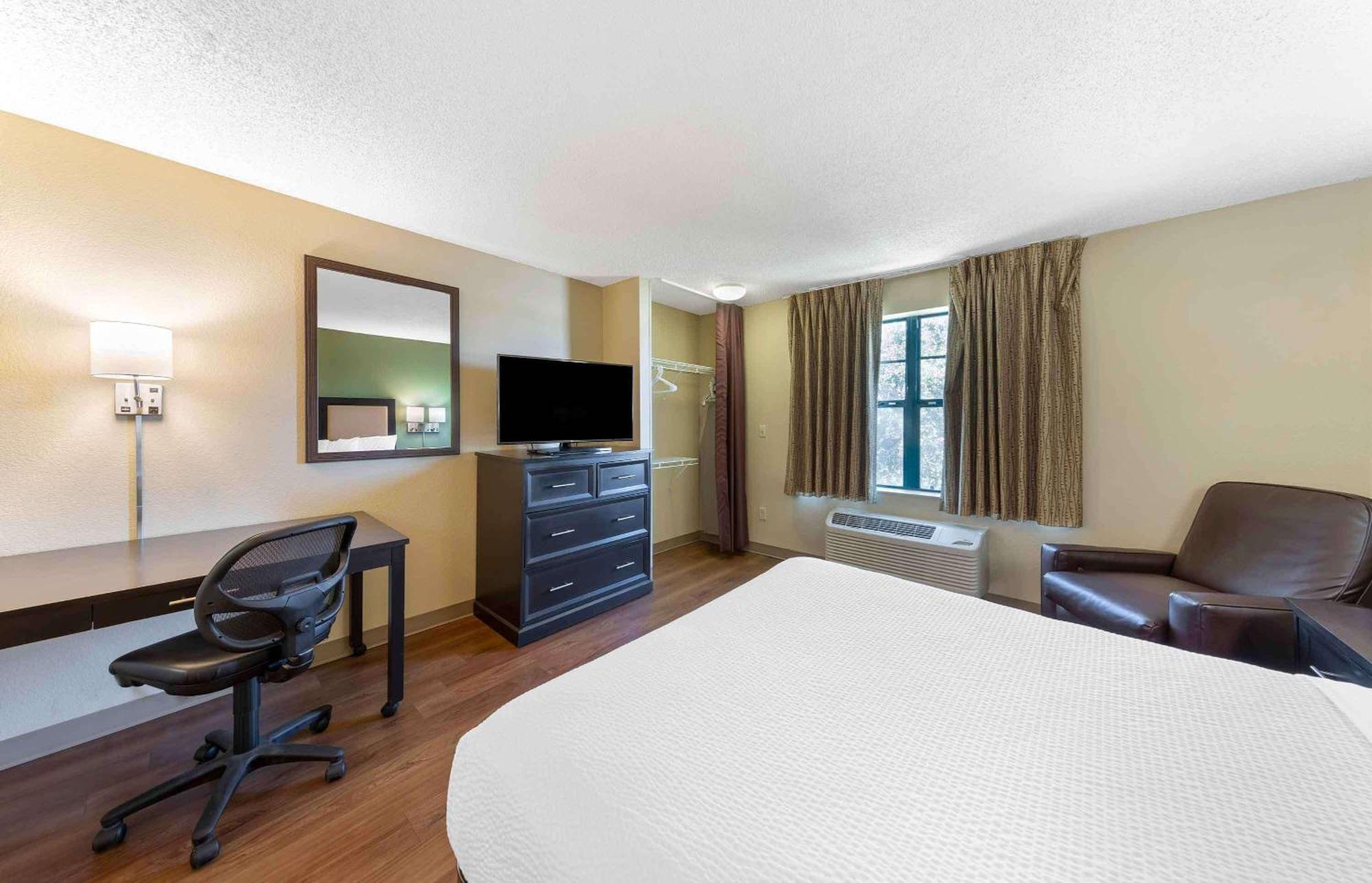 Extended Stay America Select Suites Tampa Airport Memorial Hwy Экстерьер фото