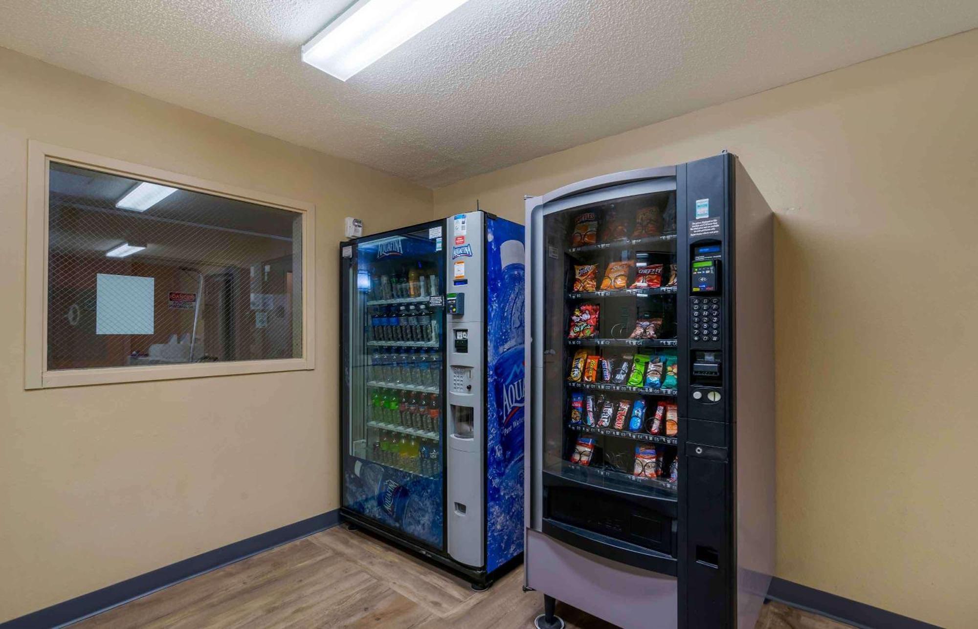 Extended Stay America Select Suites Tampa Airport Memorial Hwy Экстерьер фото