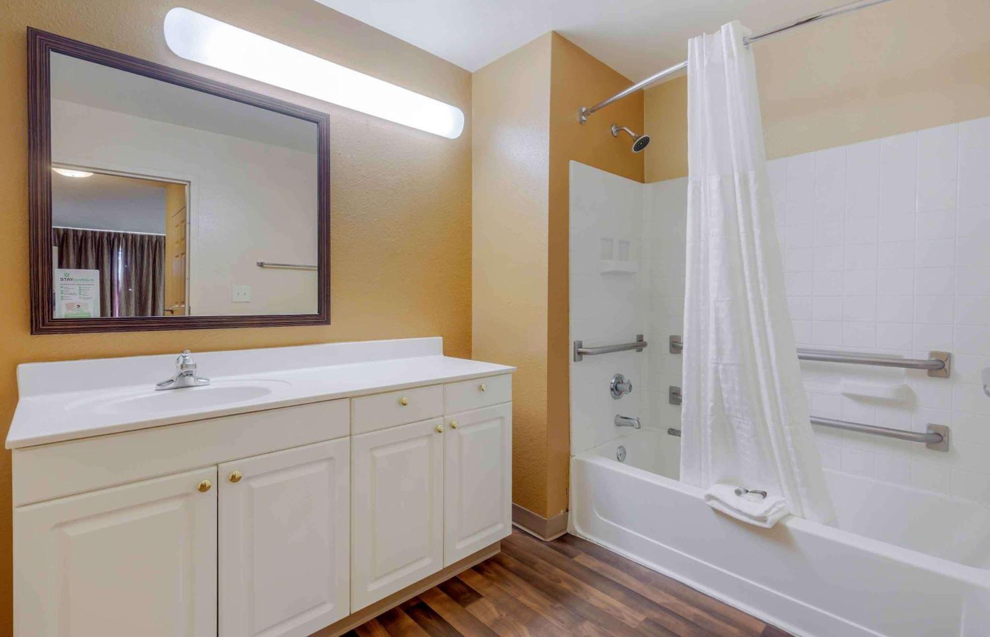 Extended Stay America Select Suites Tampa Airport Memorial Hwy Экстерьер фото