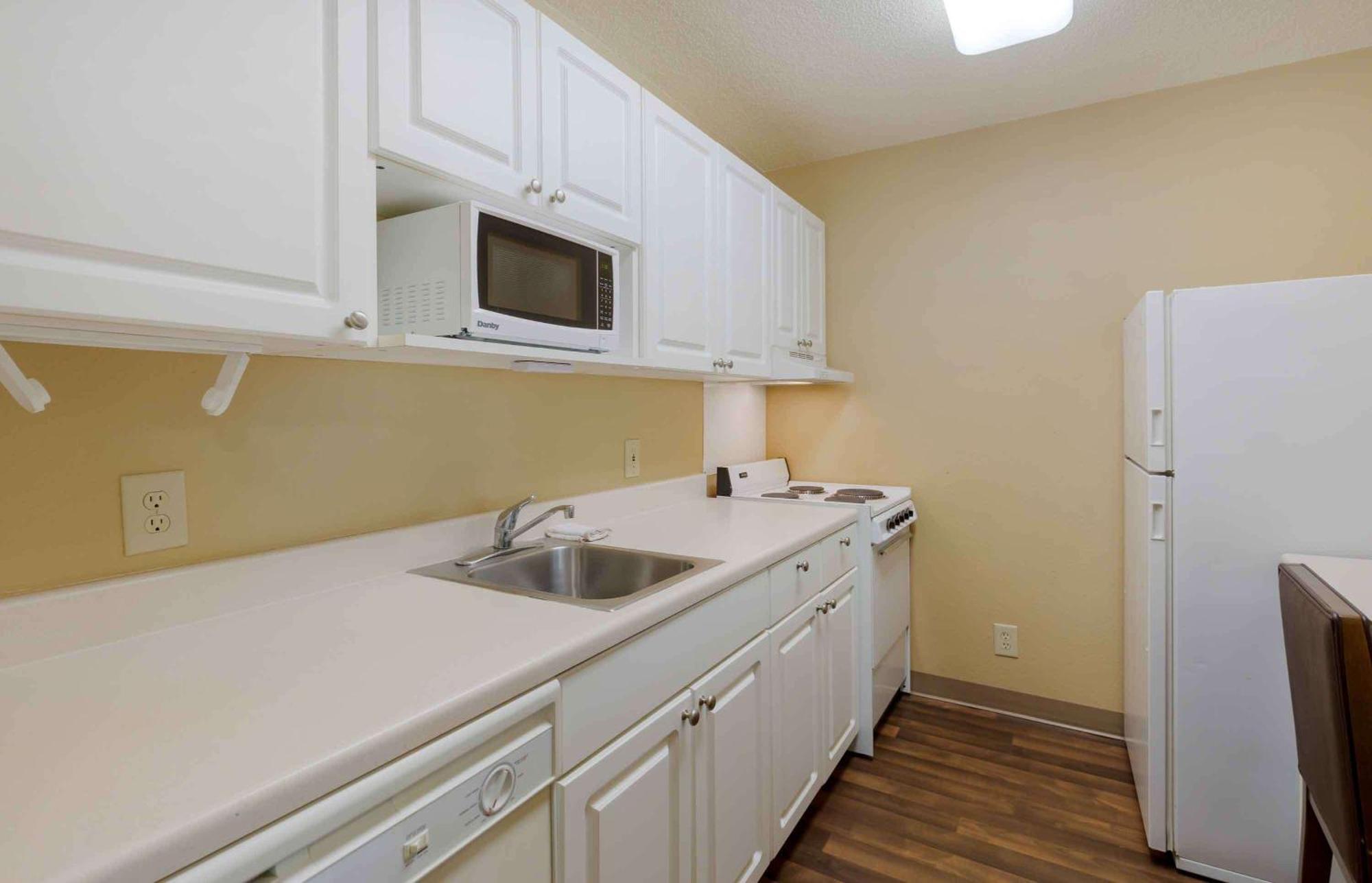 Extended Stay America Select Suites Tampa Airport Memorial Hwy Экстерьер фото