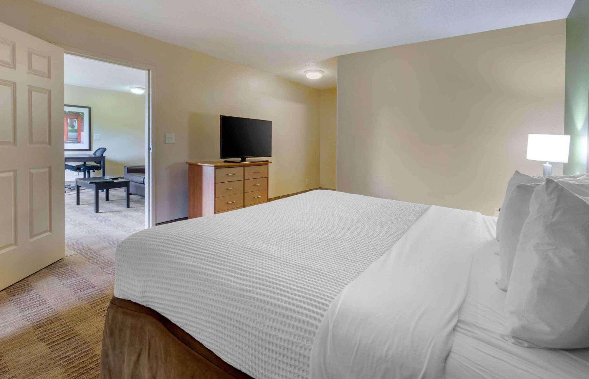 Extended Stay America Select Suites Tampa Airport Memorial Hwy Экстерьер фото