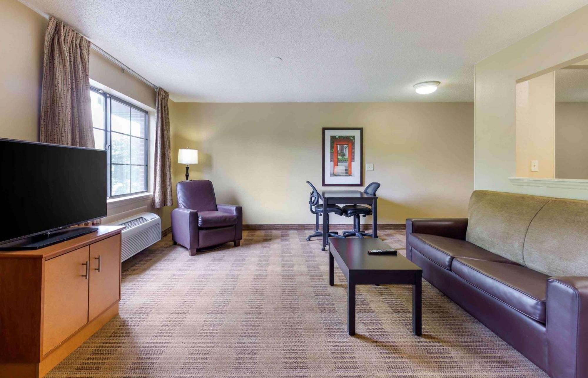 Extended Stay America Select Suites Tampa Airport Memorial Hwy Экстерьер фото