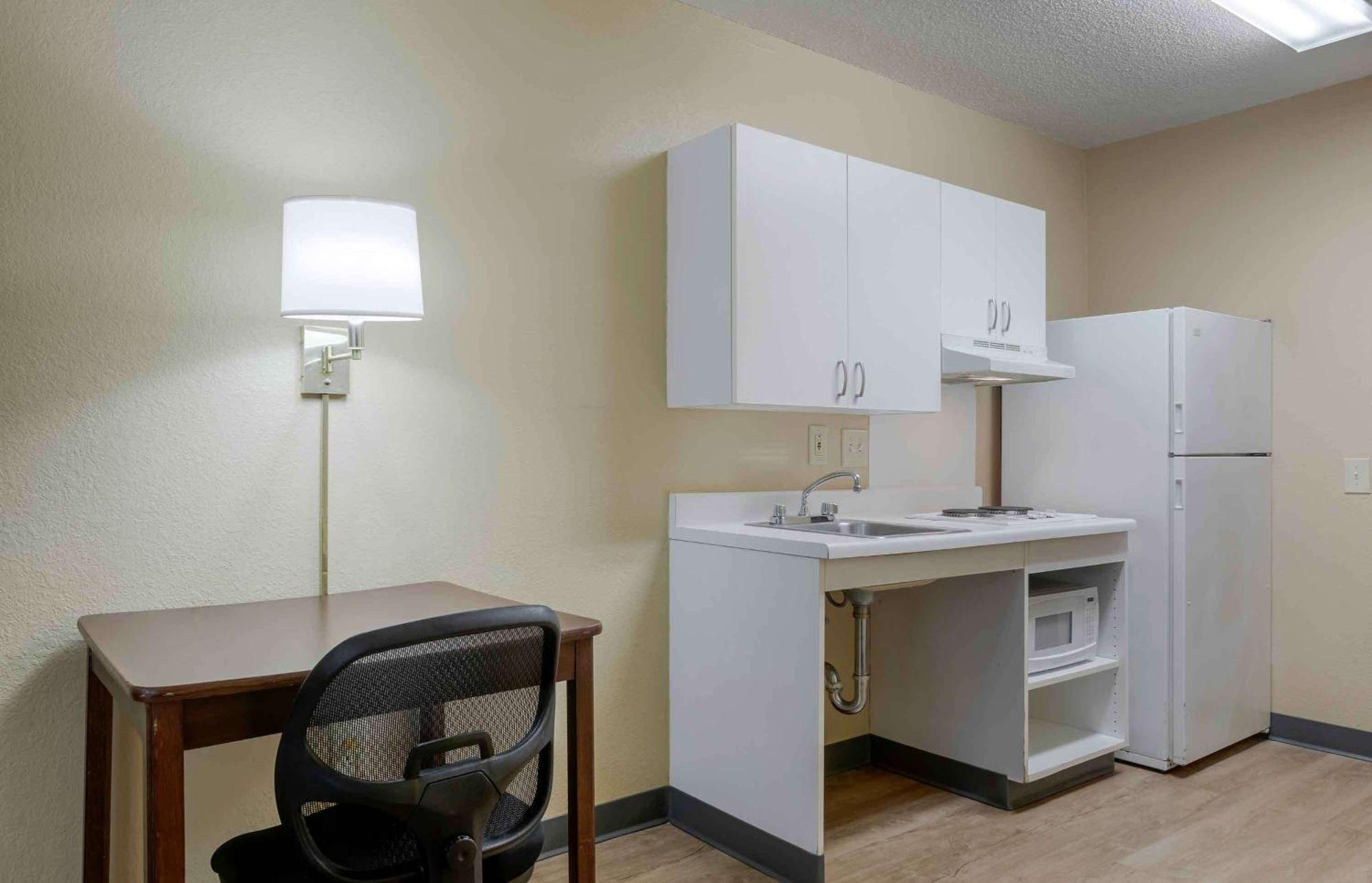 Extended Stay America Select Suites Tampa Airport Memorial Hwy Экстерьер фото