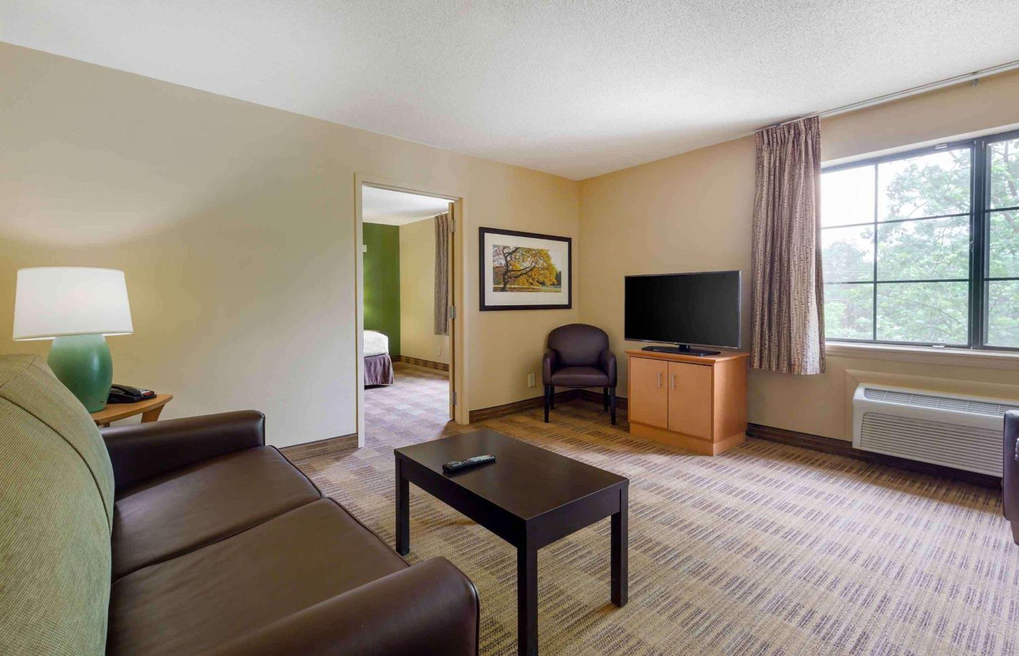 Extended Stay America Select Suites Tampa Airport Memorial Hwy Экстерьер фото
